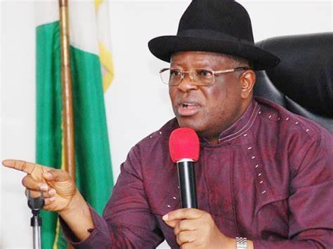 FG Warns Kogi Road Contractors, Threatens Termination Over Delays