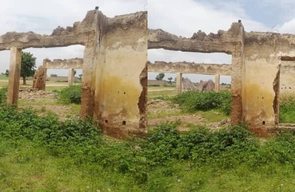 From Ruin to Remedy: How a Kano Village Turns a District Head’s House Into Its Only Clinic Ruins of Batsari Primary Health Centre in Gwarzo LGA, Kano State, abandoned for years and overtaken by weeds, leaving thousands without access to proper healthcare.