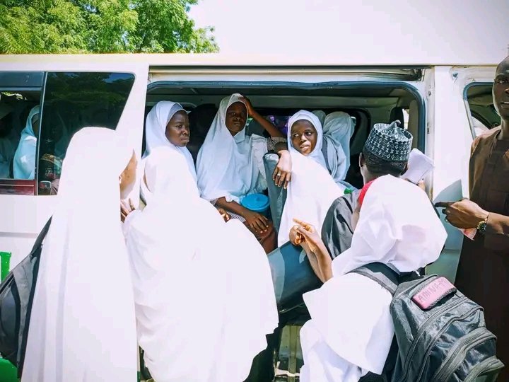 Kano students boarding buses for the 2025/2026 exchange programme