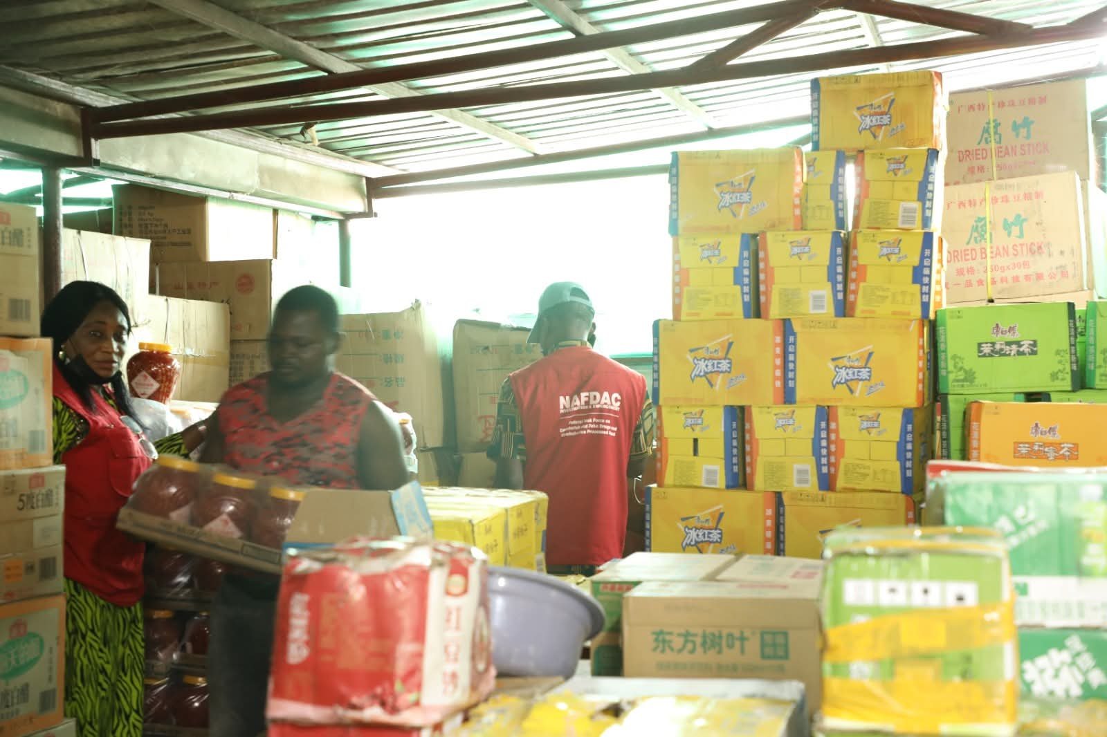 NAFDAC officers seal shops selling banned drugs and cosmetics in Abuja ---