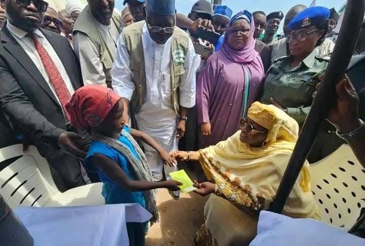 Adamawa First Lady Lami Ahmadu Fintiri administers vaccine during measles-rubella campaign in Girei