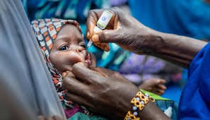 Health workers administering polio vaccine to children in Kano community