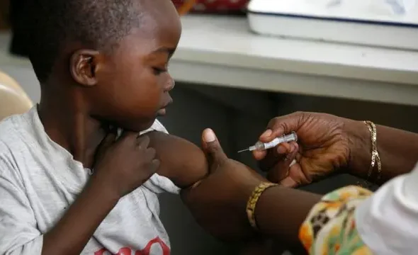 Healthcare workers administering measles and rubella vaccines to children in Ondo State