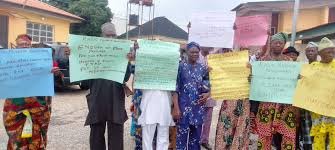 Elderly FRCN pensioners protesting unpaid retirement benefits