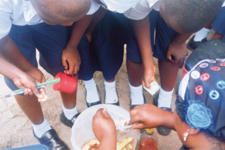 children buying from food vendors