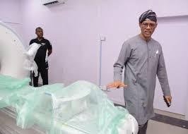 Senator Eshinlokun commissioning X-ray machine at General Hospital Odan