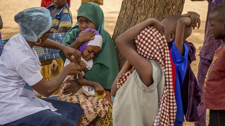 Health workers vaccinating children during Gombe polio campaign