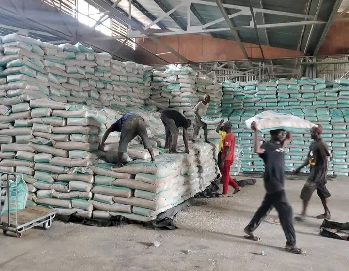 Fertiliser bags prepared for distribution to farmers in Kano