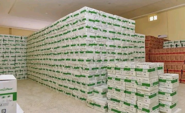 Health officials receiving therapeutic food supplies for malnourished children in Gombe State.