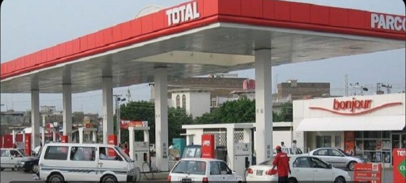 The Federal Government has urged petroleum marketers to reflect falling international crude oil prices in pump prices as Nigeria deepens fuel market deregulation.
