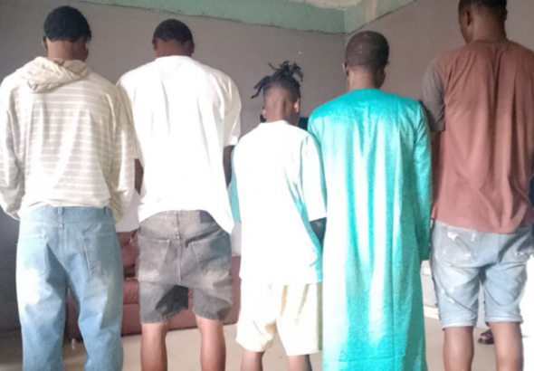 Lagos Police operatives display weapons recovered from suspected cultists in Apapa.