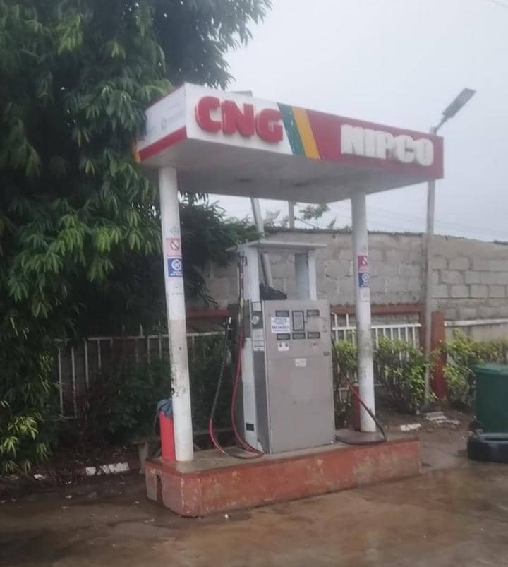 Motorists queue at a compressed natural gas filling station in Abuja following supply disruption caused by maintenance in Ajaokuta.
