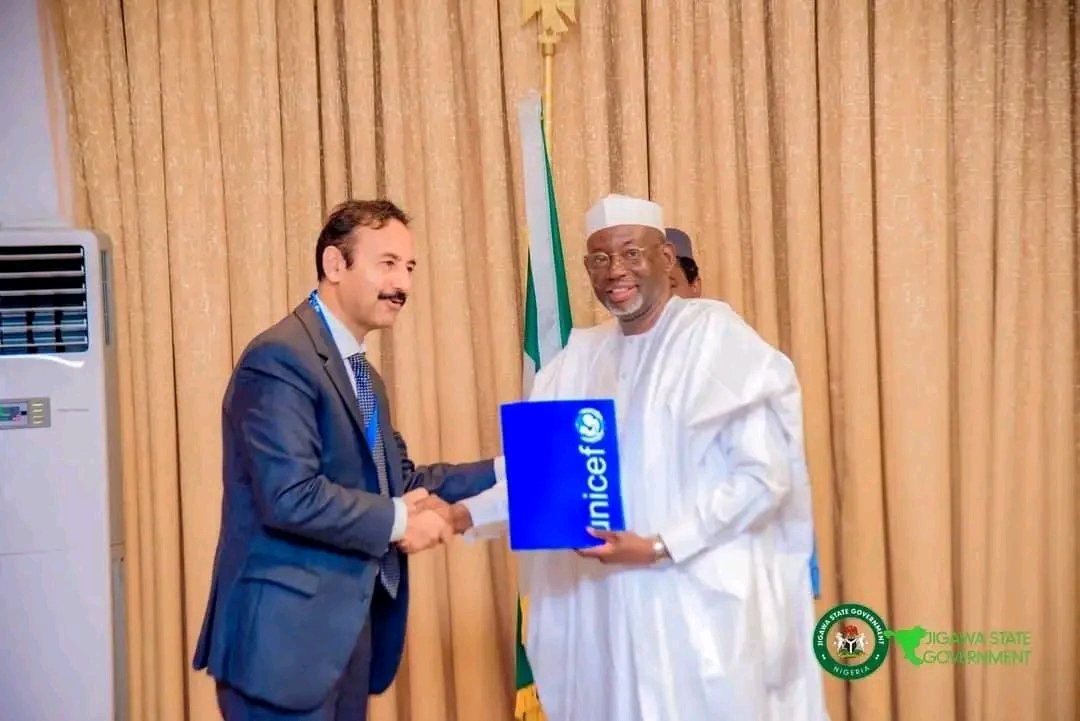 Governor Umar Namadi receives UNICEF Kano Field Office Chief Shafeeq Ur-Rehman during a meeting on strengthening child welfare programmes in Jigawa State.
