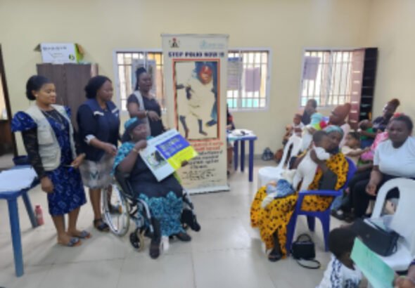 Health workers vaccinate children during immunisation outreach in Edo State.
