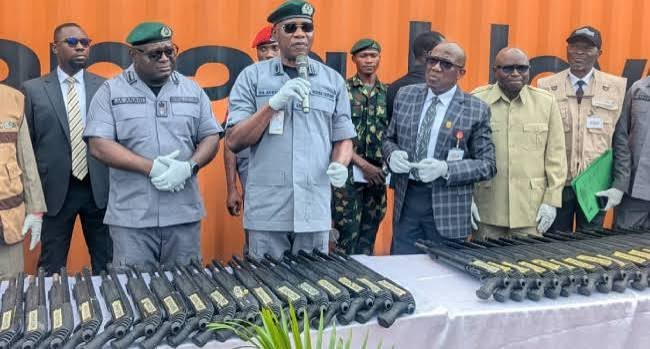 Nigeria Customs Hands Over 399 Seized Rifles to NSA