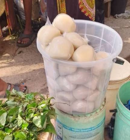 Fufu being processed and sold in Lagos