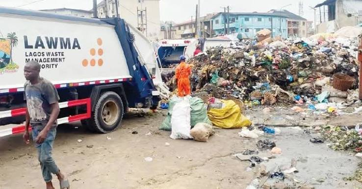 Waste truck evacuating refuse during the Lagos environmental sanitation exercise in Mafoluku.