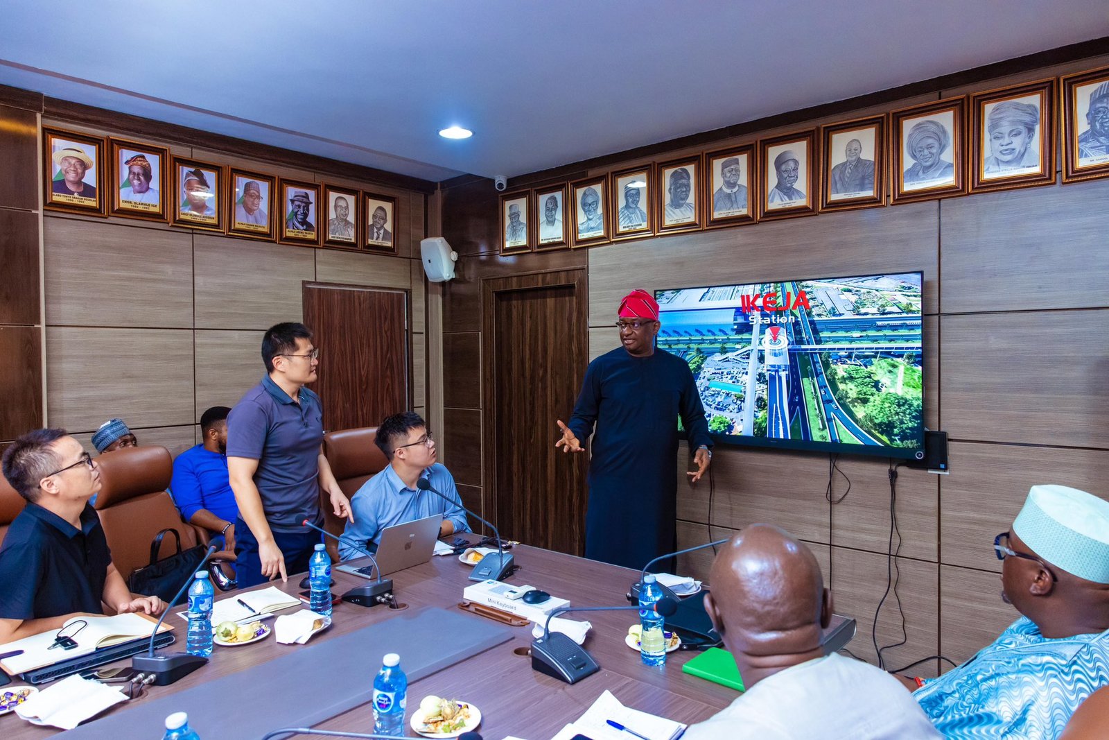 Minister of Aviation, Festus Keyamo and the engineering team